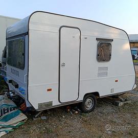 Caravan Adria 350 ST – Ristrutturato / Molto Pulit