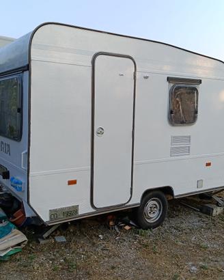 Caravan Adria 350 ST – Ristrutturato / Molto Pulit