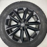 Cerchi in lega nissan con gomme  215/60 R17