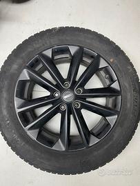 Cerchi in lega nissan con gomme  215/60 R17