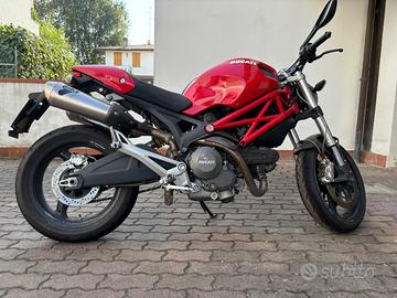 Ducati Monster 696