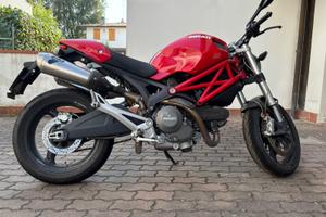 Ducati Monster 696