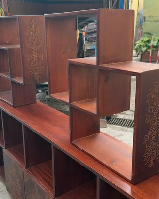 Credenza in legbo con mensole coordinate