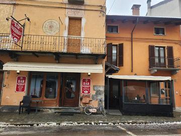 Attività / Licenza di 126 m² con 2 locali a Caragl