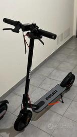 Monopattino elettrico ducati