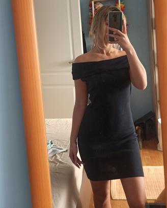 Abito a tubino con spalle scoperte Off shoulder
