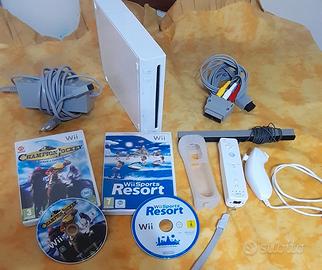 NINTENDO WII CON GIOCHI ,TELECOMANDO e nunchuck 