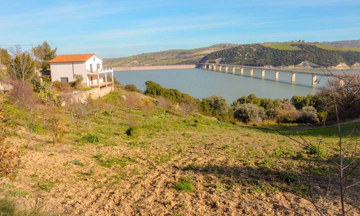 Villa panoramica vicino al lago di Guardialfiera
