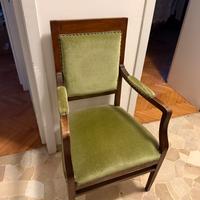 Poltrona in legno rivestita in tessuto verde