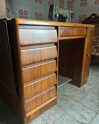 Mobile in legno per macchina da cucire pecchi