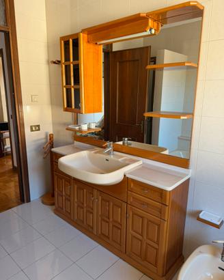 Mobile bagno in legno + sanitari Pozzi + rubinetti