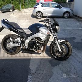 moto suzuki GSR 600 2008