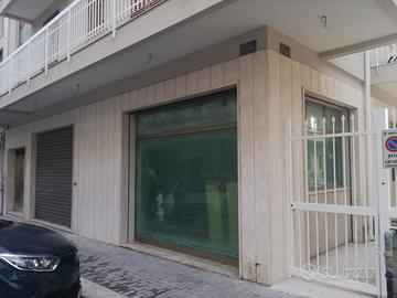 Locale commerciale / uffici zona Piazza Stazione