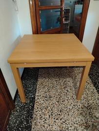 Tavolo allungabile. 