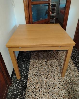 Tavolo allungabile. 