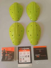 4 protezioni motociclisti IXON per spalle e gomiti