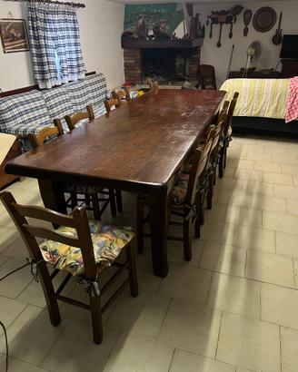 tavolo di vero legno con 12 sedie
