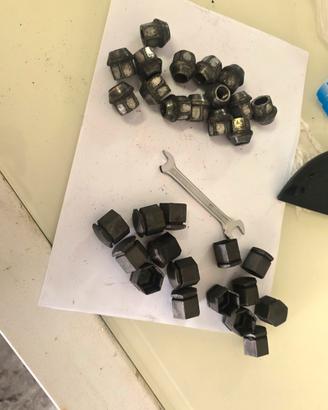 dadi e coperture per cerchi opel astra gtc