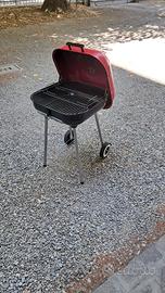 Barbecue a carbonella con accessori, mai usato