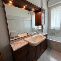 Mobile arredo bagno con lavandino