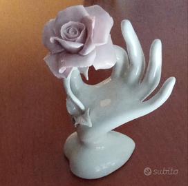 Scultura in ceramica di Capodimonte Mano con fiore