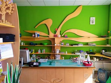 Scaffale erboristeria