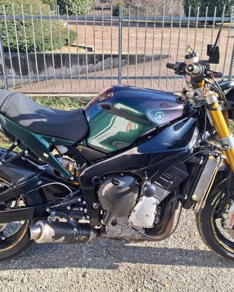 YAMAHA YZF R1 NAKED