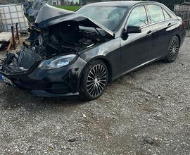 Mercedes E200 E 200 Incidentata Audi A5 A 5