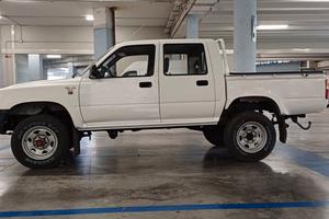 TOYOTA HILUX LN 105 2.4 DIESEL