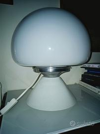 elegante lampada in vetro opalino base vetro