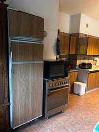 Frigorifero e mobili cucina