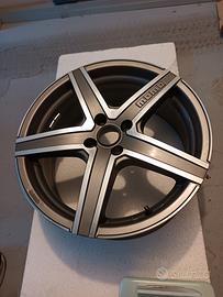 cerchi Momo da 17 per Abarth 