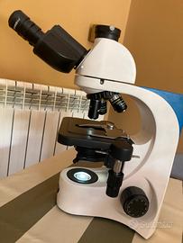 Microscopio professionale