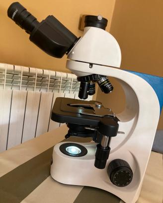 Microscopio professionale