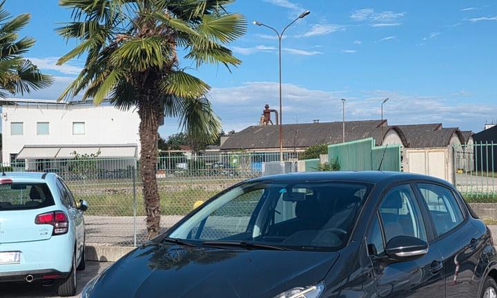 Peugeot 208 pochi km 2019 FINANZIABILE