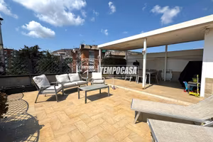 Appartamento a Napoli Via giustiniano 3 locali