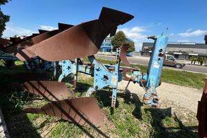 Aratro trivomere Annovi