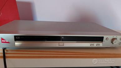 Lettore Cd/Dvd Sony, con telecomando e istruzioni.
