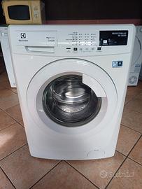 lavatrice electrolux  9 kg 1200 giri inverter