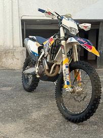 ? Husqvarna FE 250 2014 -122h- Akrapovic ?
