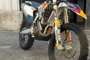 ? Husqvarna FE 250 2014 -122h- Akrapovic ?