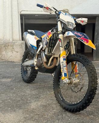 ? Husqvarna FE 250 2014 -122h- Akrapovic ?