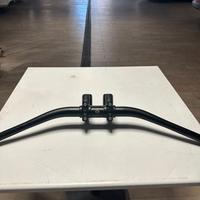 Manubrio Harley completo di raiser