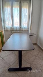 Scrivania angolare regolabile in altezza Ike