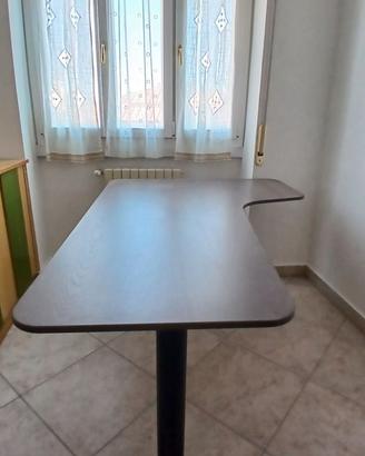 Scrivania angolare regolabile in altezza Ike