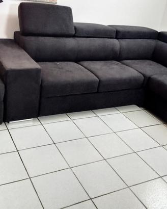 divano letto a 5 posti nero con due Puff  e una pe