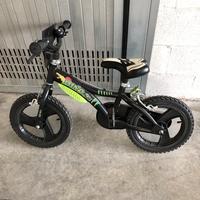 Bicicletta e scooter bimbo/a