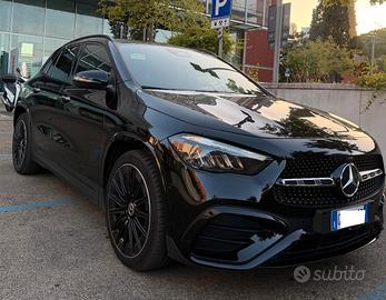 Mercedes GLA 200d pacchetto AMG FULL BLACK