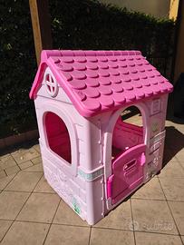casetta giardino bambina