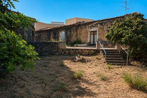 Masseria con spazio esterno